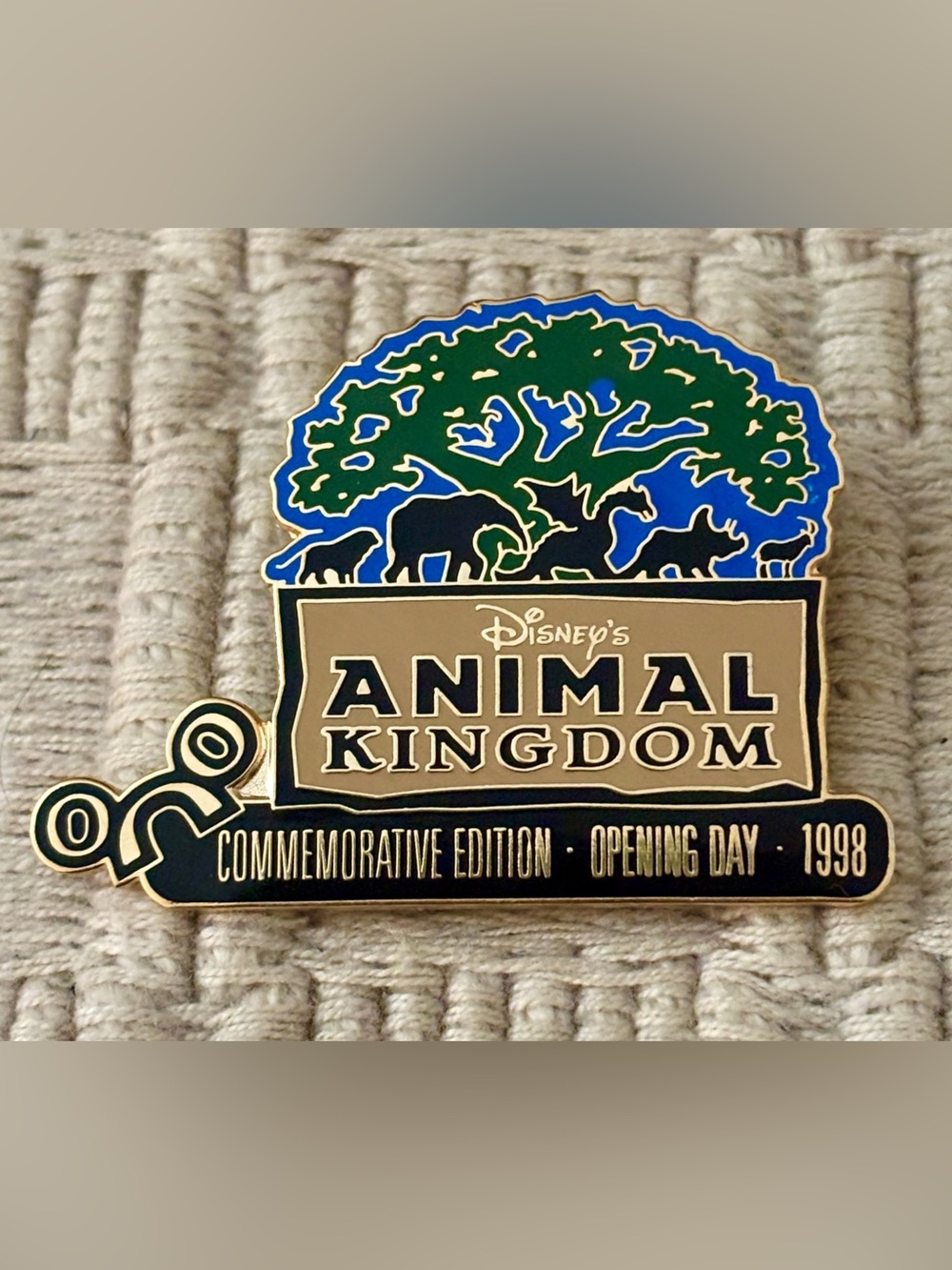DISNEY 2000 *Rare* LE 3000 Animal Kingdom Opening Day October Pin of the Month